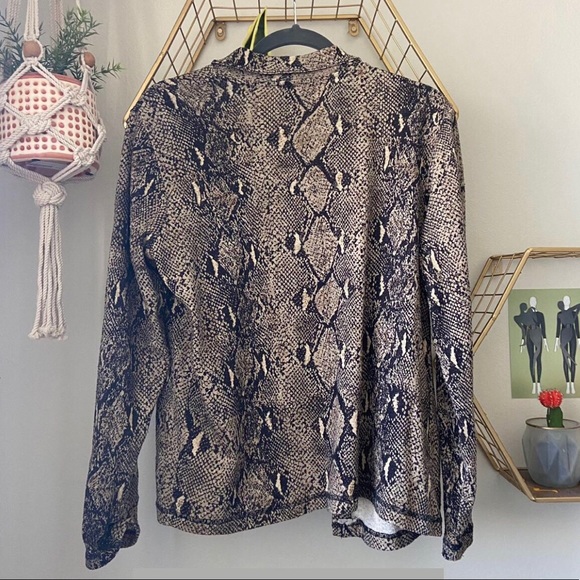Silk Snake Skin button up - Picture 2 of 6